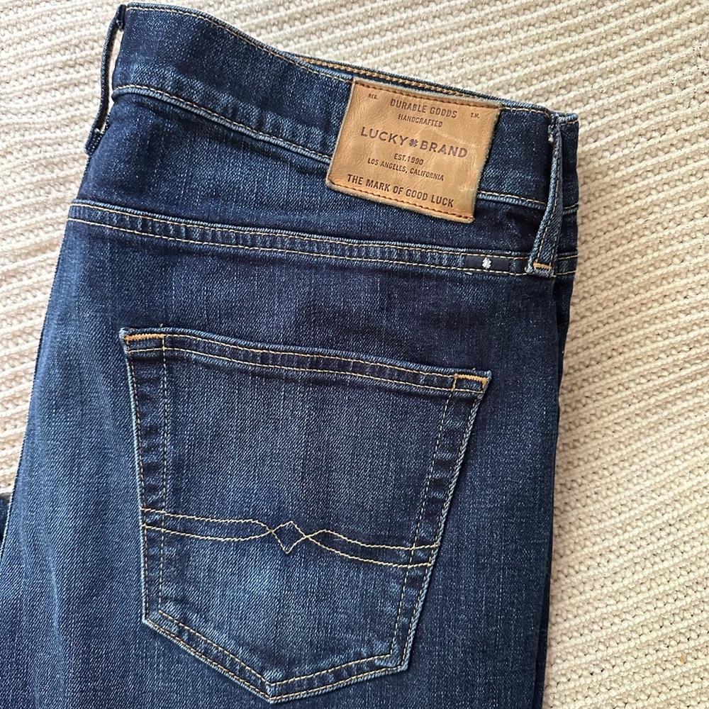 Lucky Brand Blue Jeans Classic Denim Style 410 athletic slim 34x30